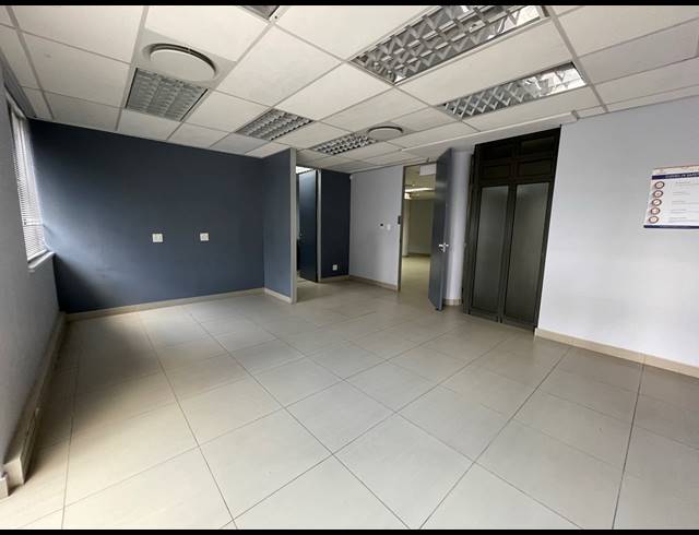 3,400M² OFFICE TO LET IN PARKTOWN